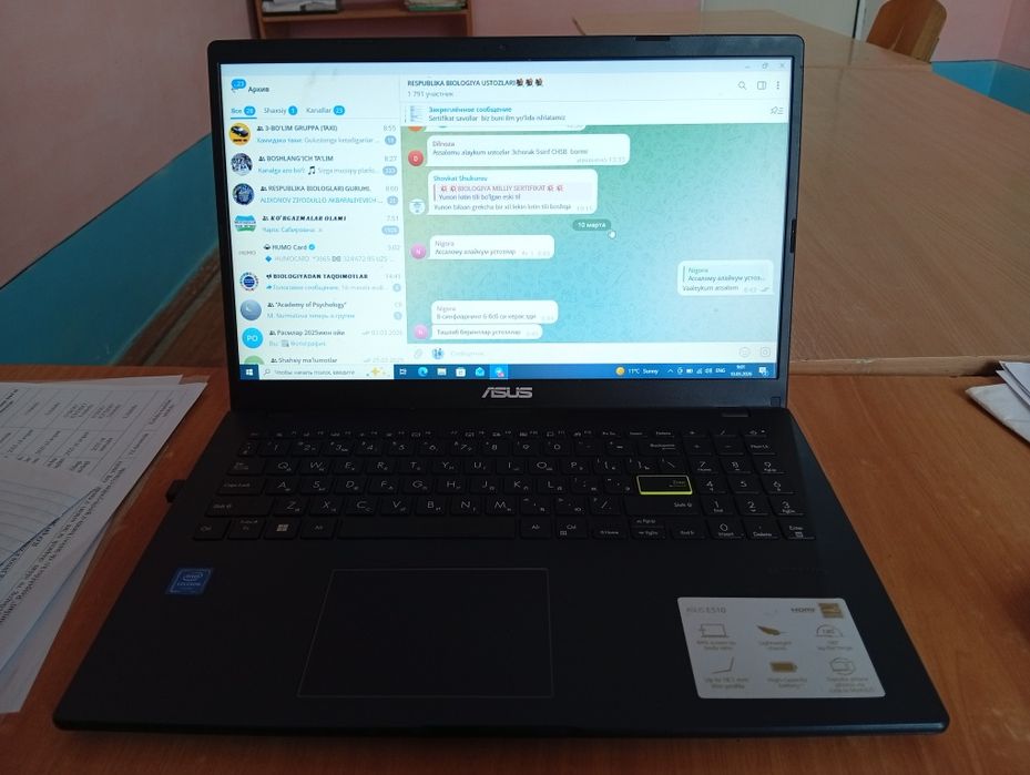 Asus noutbook deyarli yangi