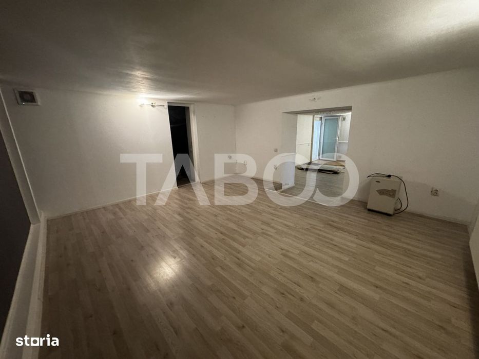 Spatiu comercial de inchiriat 4 camere 85 mpu Central Sibiu