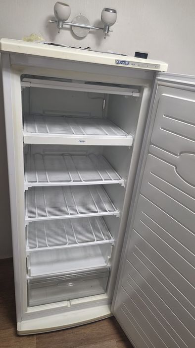 Продам морозильник.