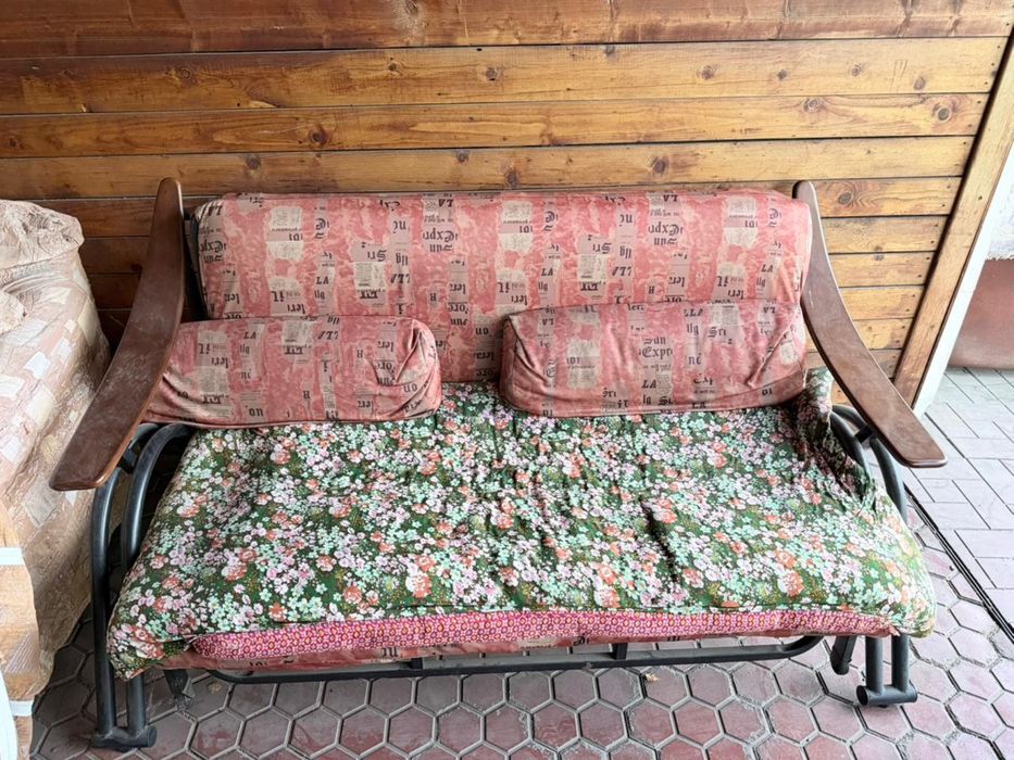 Кресло и диван б/у.