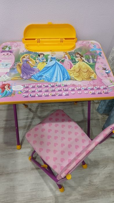 Детский столик со стульчиком