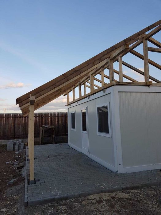 Vand case pe structura metalica din containere modulare