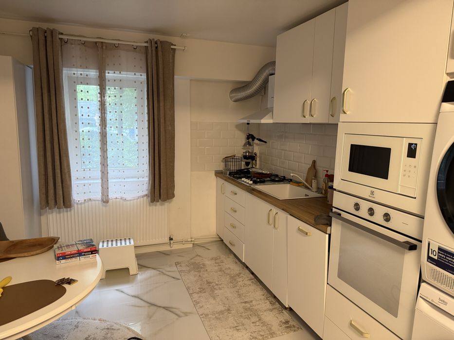 Apartament deosebit de inchiriat – 2 camere recompartimentat inteligent in 3 camere