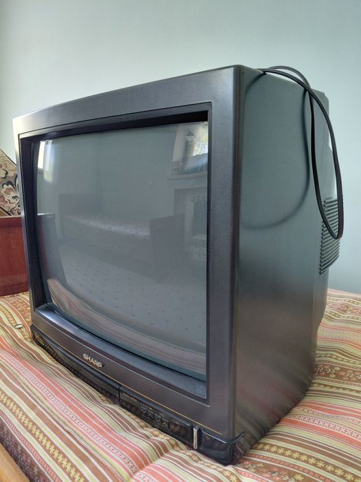 Телевизор шарп. Работает исправно