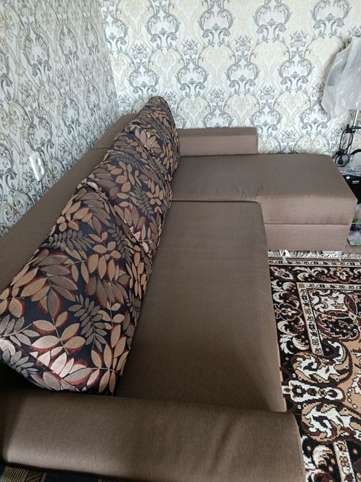 Продам угловой диван б/у,угол меняется