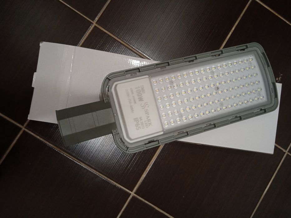 Продам светильник уличный