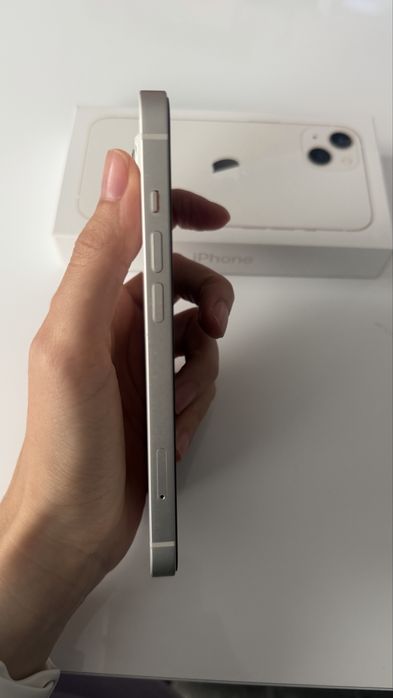 Телефон iPhone 13