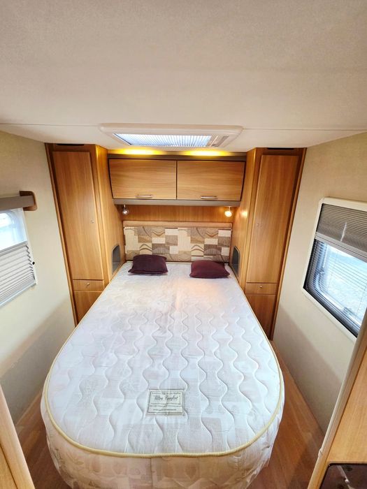 Rulotă Swift Challenger, înmatriculată,pat matrimonial central!