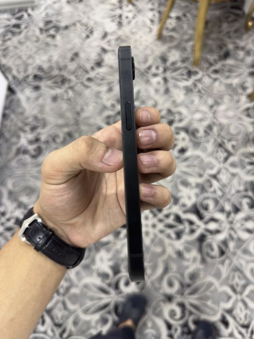 Iphone 16e.