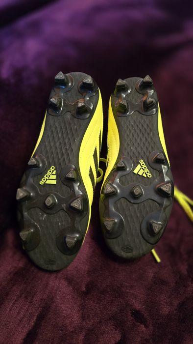 Футболни бутонки