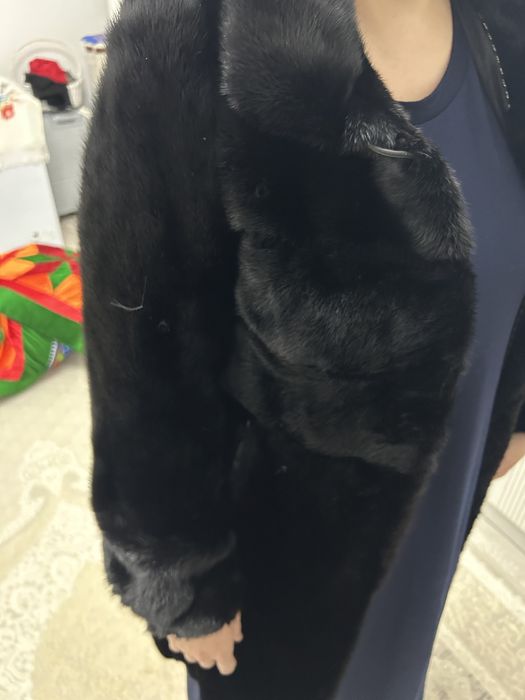 Норка шуба. Қара түсті. До колен