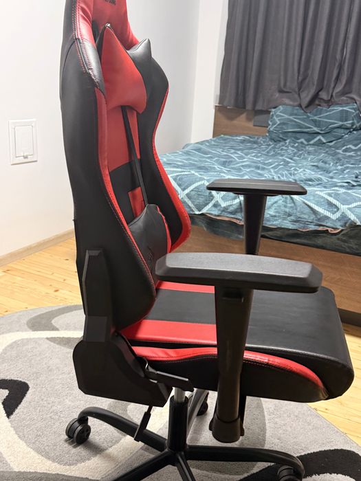 Продавам Геймърски стол