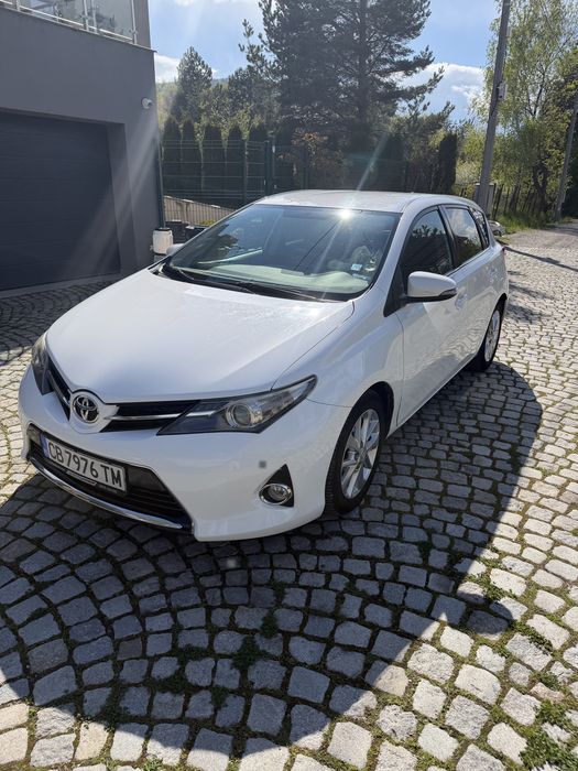 Toyota Auris 2.0 D4D 124 к. с.