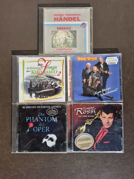 Vand lot 25 CD cu muzica clasica colectia Muzica clasica mixta 

8 CD =100lei

-livrez oriunde în țară cu FAN COURIER sau orice alt serviciu de