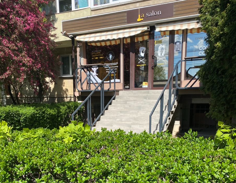 Inchiriez  2 posturi coafor/frizerie-Baia Mare