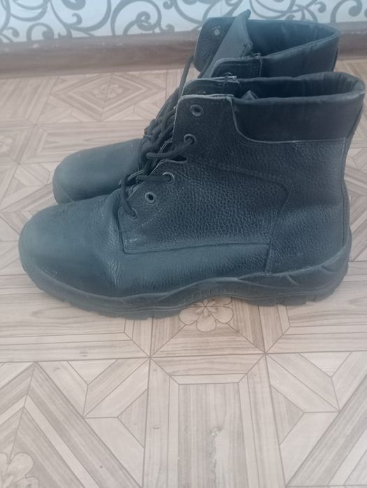 Продам батинки мужские 43  размер