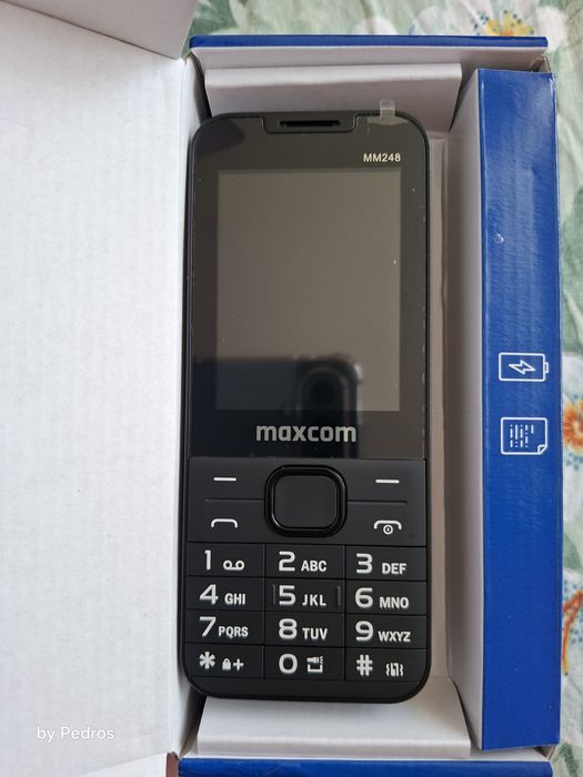 Vând telefon mobil Maxcom MM 248 4G