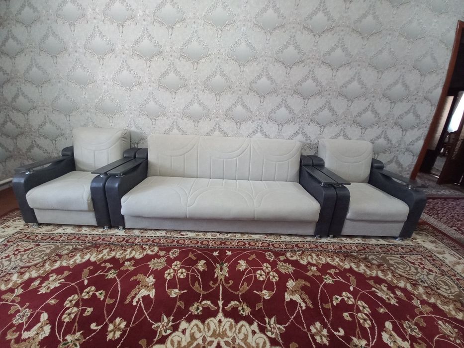 Диван и кресла. Для гостиной