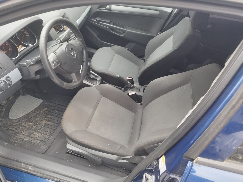 Bara fata far capota Opel Astra H 1.7 dezmembrez dezmembrari piese