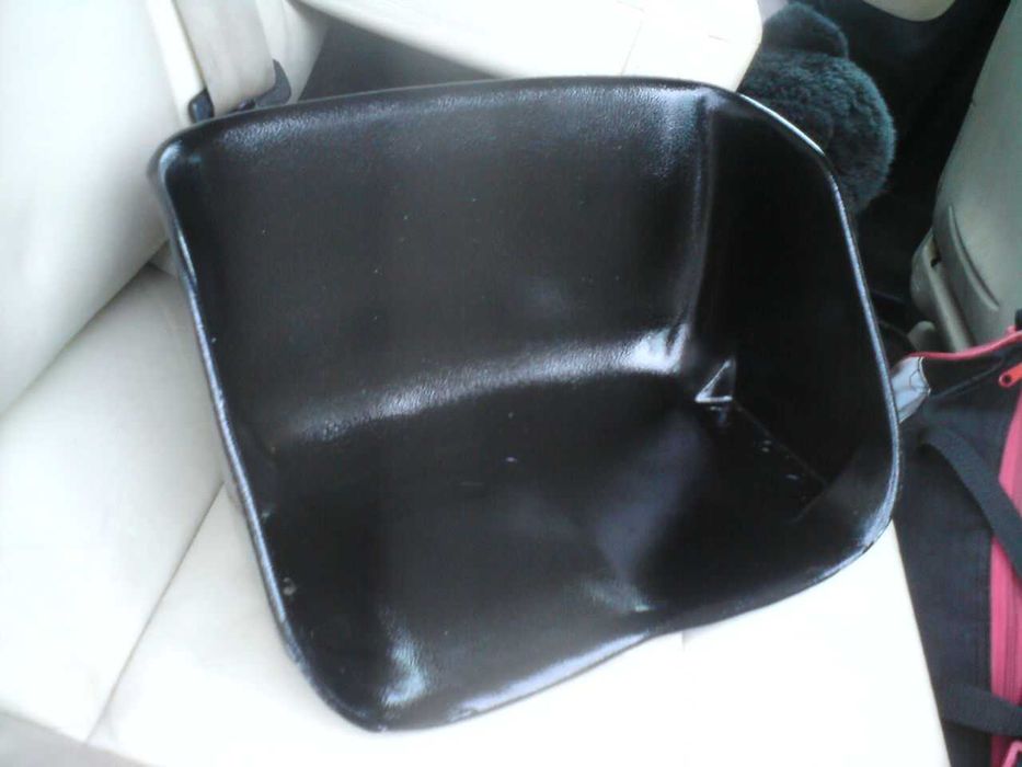 фарчета,седалка,брони,маска.тас,бутонче, стопчета за москвич с педали