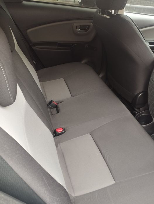 Vând Toyota Yaris