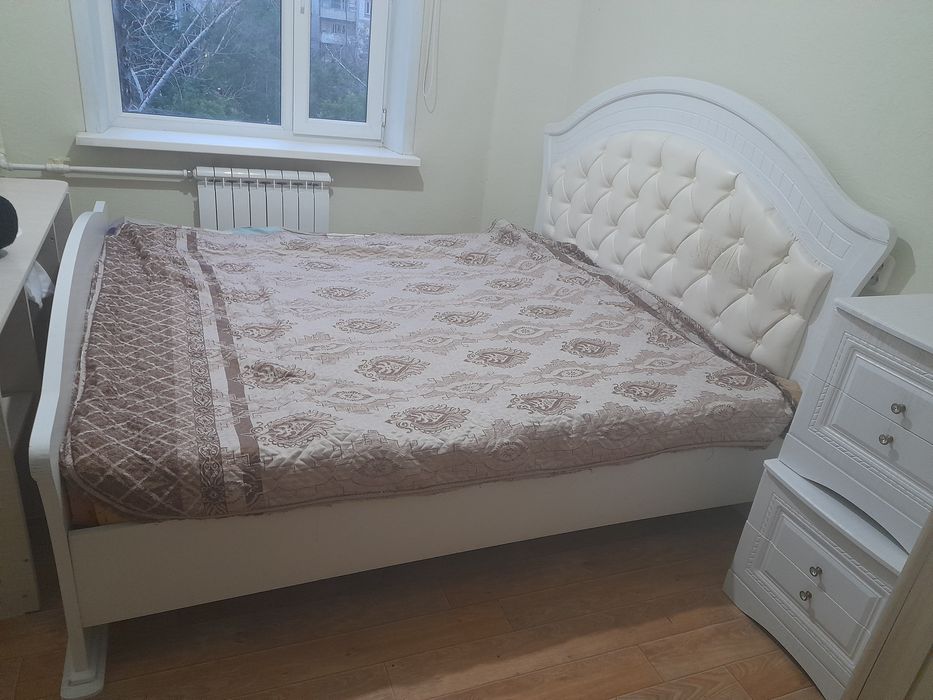 Продам спальный гарнитур