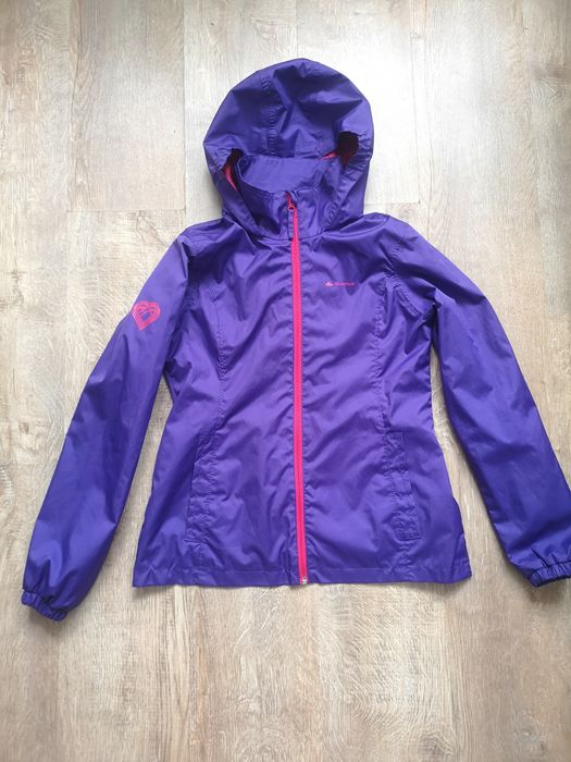 Jachetă impermeabilă mărime XS.