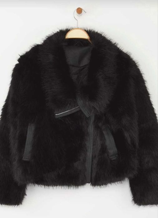 Намалено на 25€. Палто от изкуствена кожа - кафяво и черно, с косъм