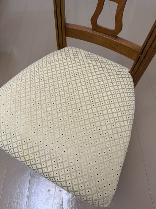 Обеденый стол и стулья