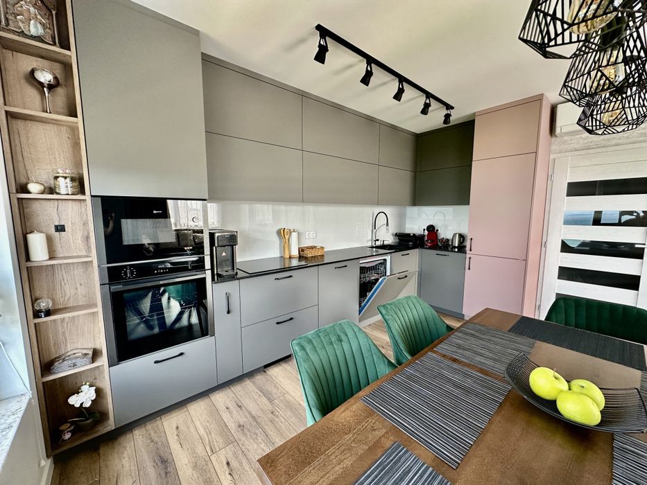 Продава се Тристаен апартамент в Бургас, Сарафово - 109 кв.м за 3303 €/кв.м - Снимка #1