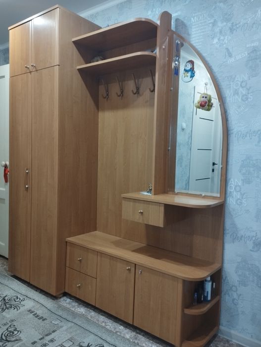 Продам Шкаф-прихожую б/у