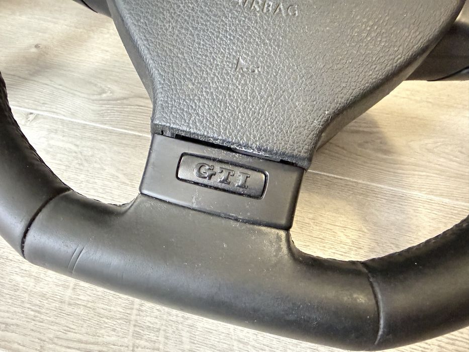 Волан VW Golf 5 GTI Голф 5 ГТИ с пера и без пера