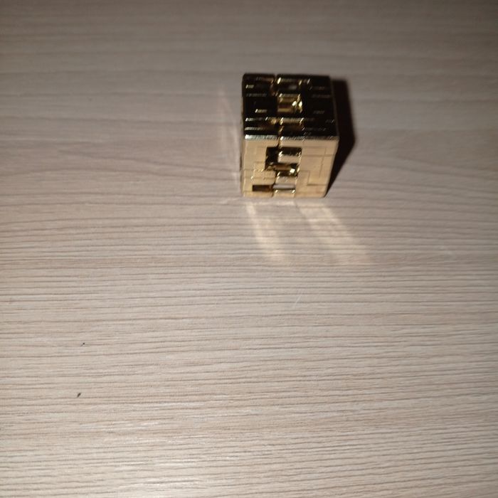 Продам золотой кубик