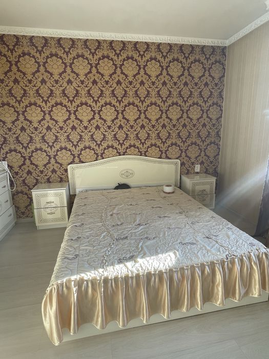 Продам спальный гарнитур
