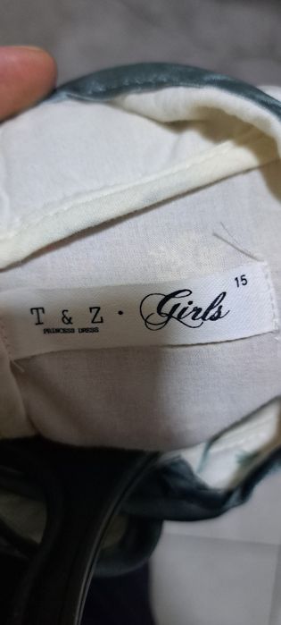 Срочно продам детский платье для девочек