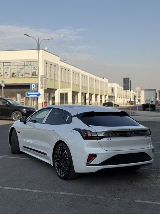 Zeekr 001 restayling 2025