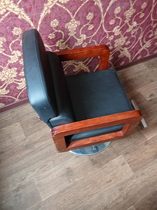 Продам парикмахерское кресло срочно