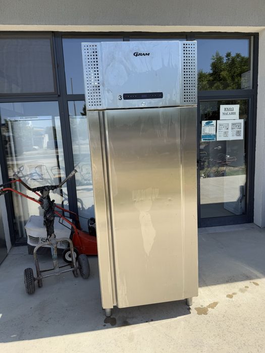 професионален хладилник Gram 215см
