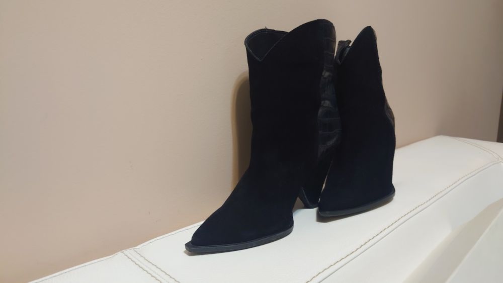 Боти естествена кожа,38 размер,150 лв.