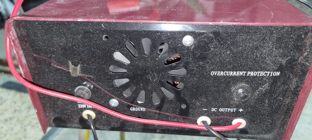 Продам зарядку акумулятора