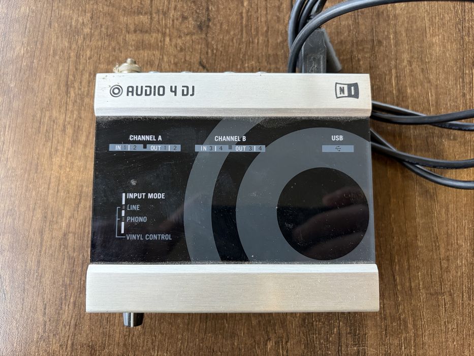 Native Instruments Audio 4 DJ