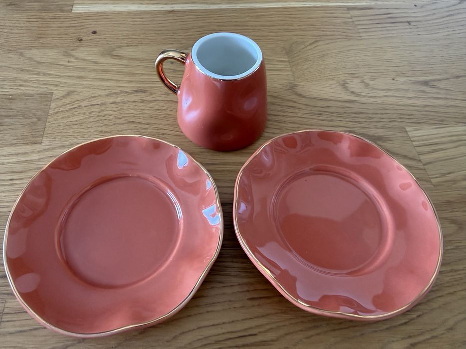 Farfuriute si ceașcă cafea