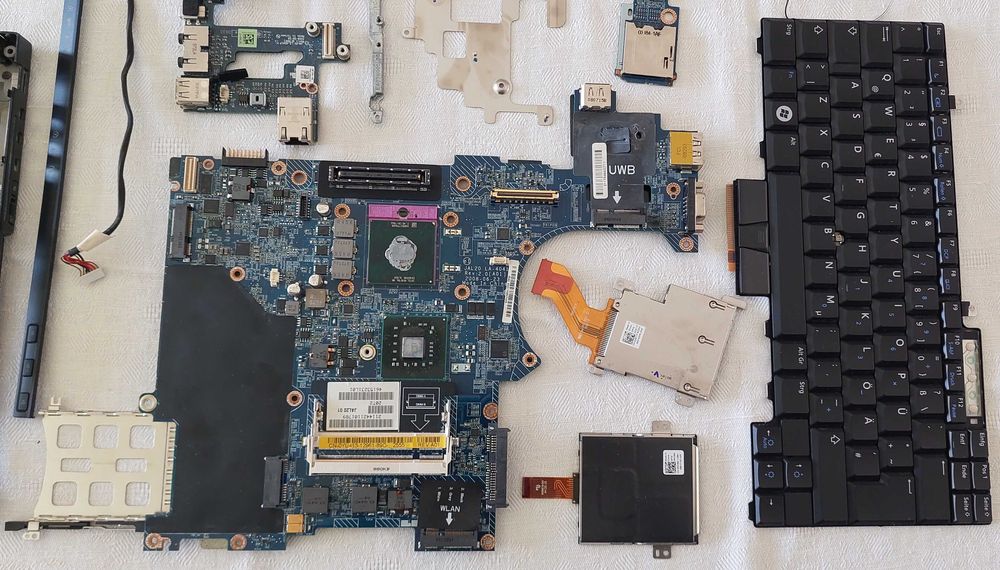 Лаптоп на части DELL LATITUDE E6500