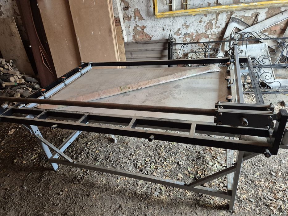 Стол для изготовления знаков