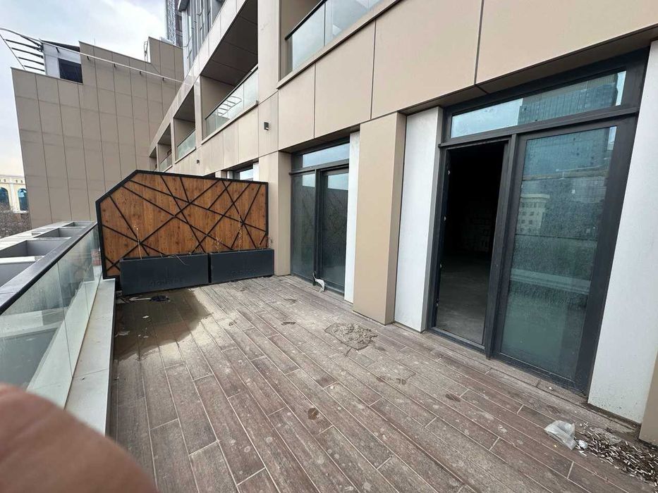 Nest One majmuasida terassali 79 m² kvartira sotiladi