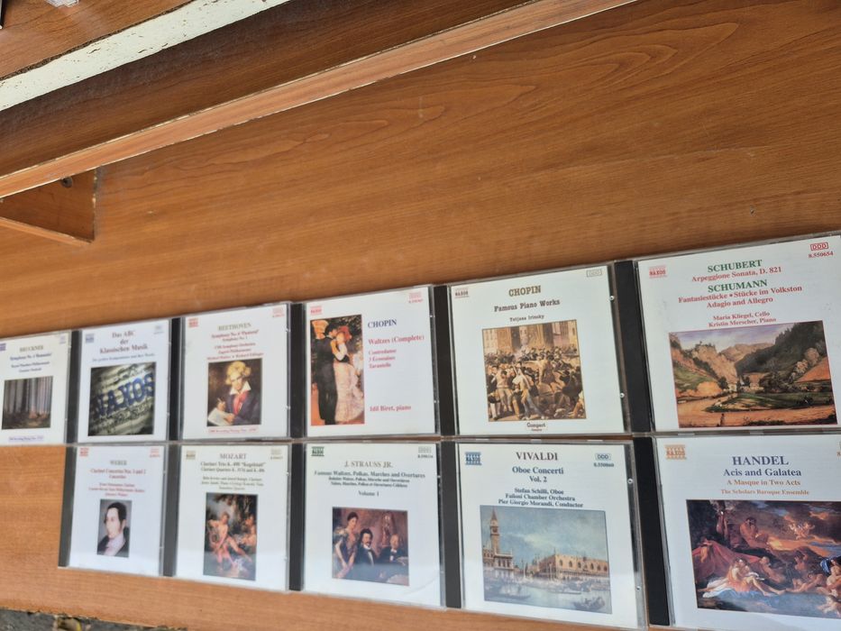 Vând Lot 45 CD muzica clasica mixta colectia NAXOS