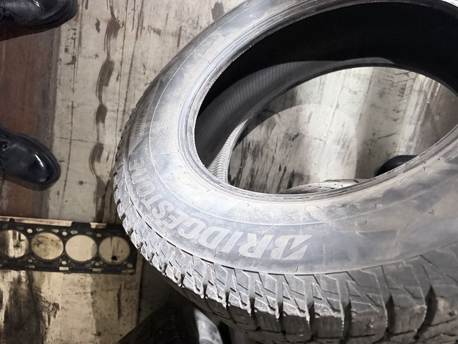Зимние шины 235/65r17 Bridgestone Blizzak