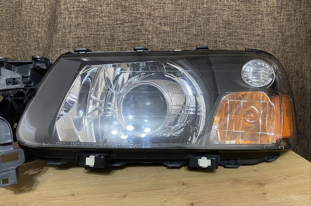 Продам линзовые фары Forester SG