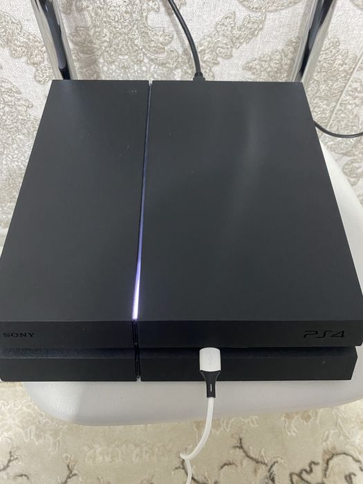 Продам SONY PS4