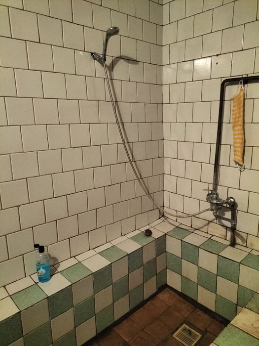 Nazarbek tekistilda uy sotiladi